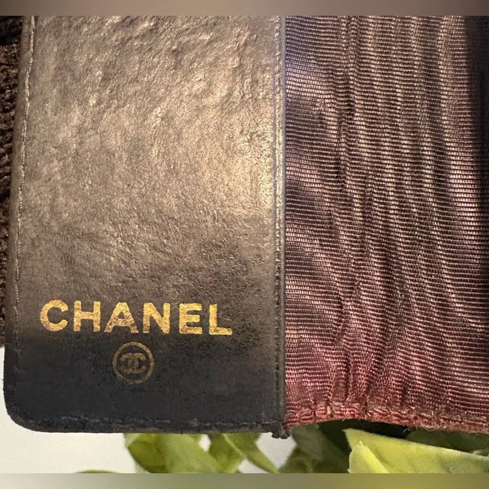 Chanel Black Caviar Leather Key
Holder Wallet with Iconic CC Logo - Picture 7 of 9